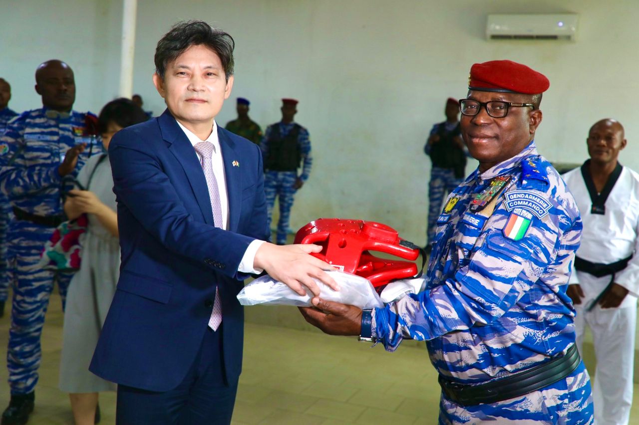 Cérémonie de remise de matériel de Taekwondo à l'École de Gendarmerie d'Abidjan